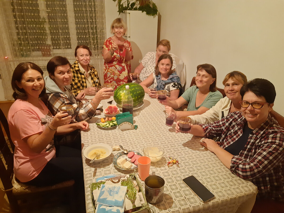 Пьем абхазское вино и закусываем дагестанским арбузом:).