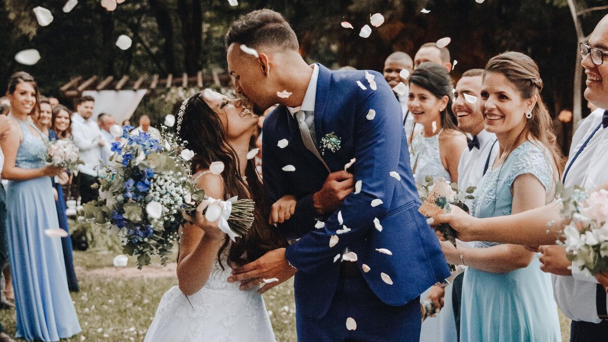    Не хотите видеть детей на собственной свадьбе? Эксперт по этикету дала совет, как тактично попросить гостей оставить их дома © Unsplash / Leonardo Miranda