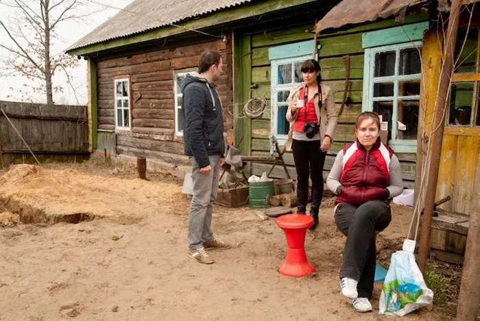 В каком селе живете. Дети Российской глубинки. Городской и деревенский житель. Городские и сельские жители. Городские жители в деревне.