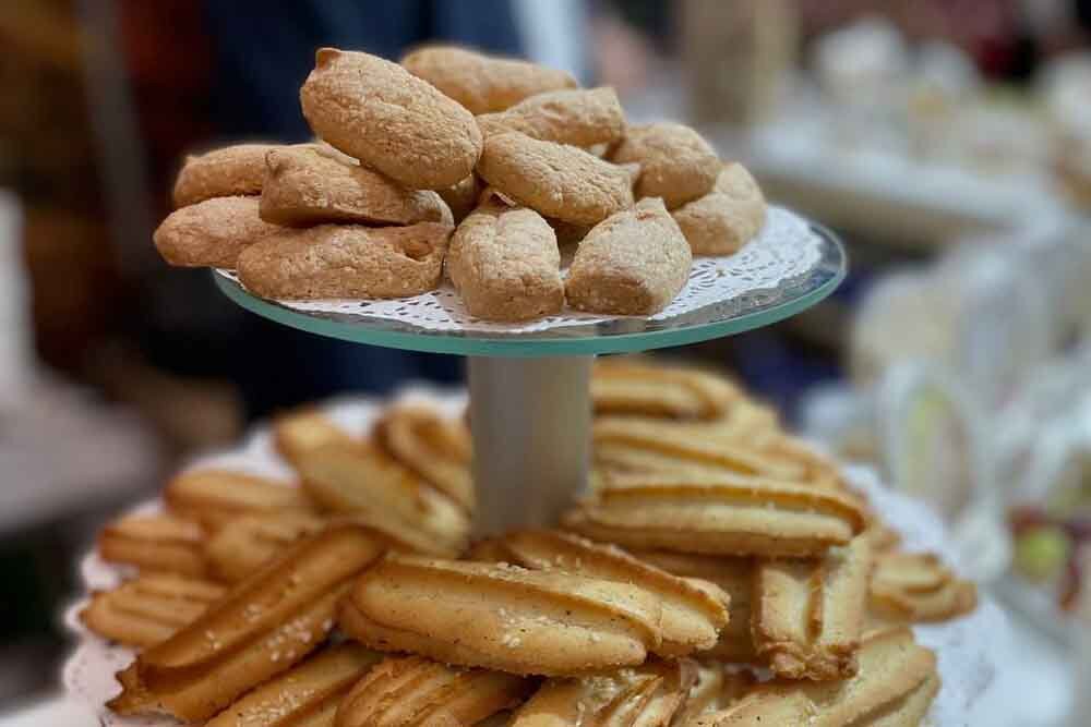    Печенье курабье из сверчковой муки на вкус совершенно не отличается от пшеничного. Корреспондент "РГ" убедился в этом на собственном опыте.Печенье курабье из сверчковой муки на вкус совершенно не отличается от пшеничного. Корреспондент "РГ" убедился в этом на собственном опыте. / Фото: Из архива Антона Стокоза