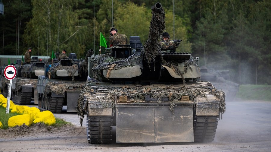 Основной боевой танк немецкой армии Leopard 2 - Фото: Philipp Schulze/dpa/picture-alliance/TASS