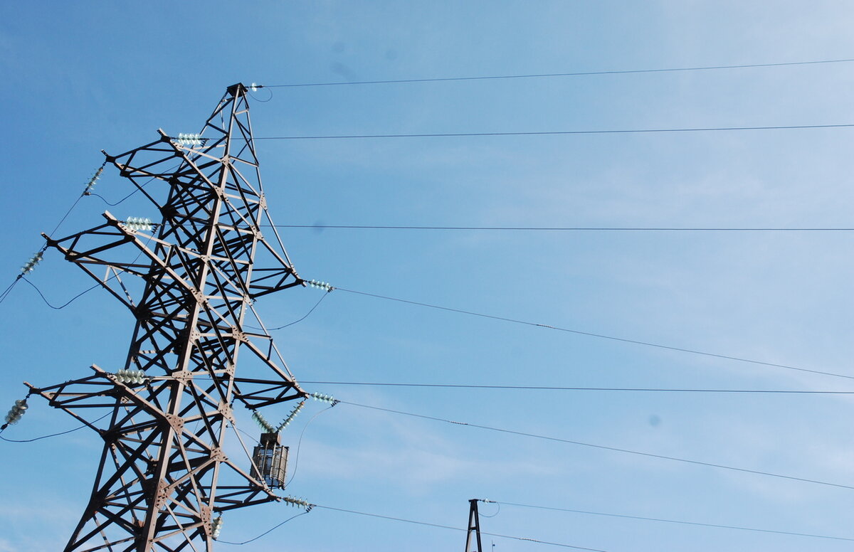    «Курскэнерго» призывает проявлять осторожность рядом с энергообъектами во время непогоды