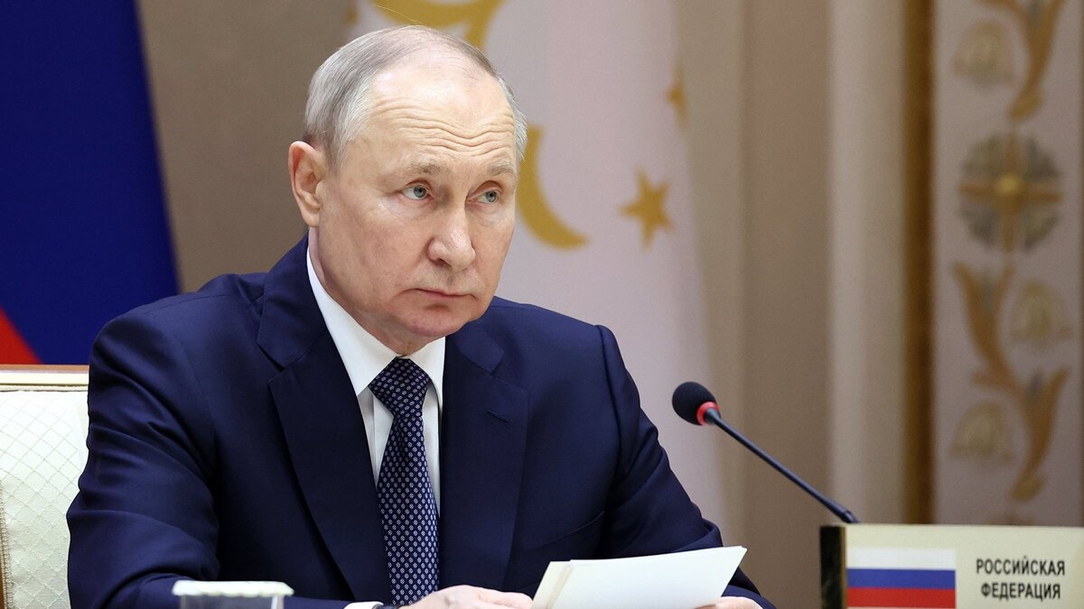    Президент РФ Владимир Путин на сессии Совета коллективной безопасности ОДКБ© РИА Новости . POOL/Валерий Шарифулин