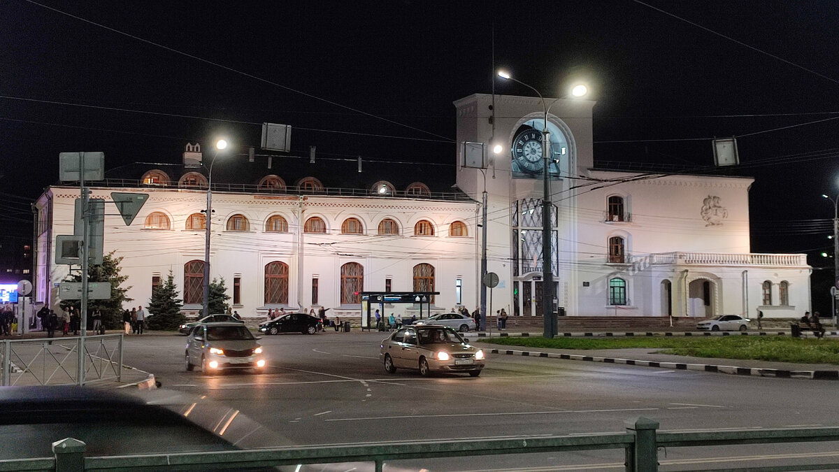 Кто ходит в гости по утрам, тот поступает мудро 😄 А в 22:40 все добрые люди дома сидят 🤦