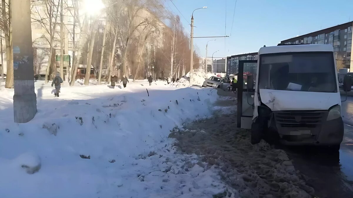 В Ижевске ищут пассажиров столкнувшейся с авто маршрутки | udm-info.ru |  Дзен