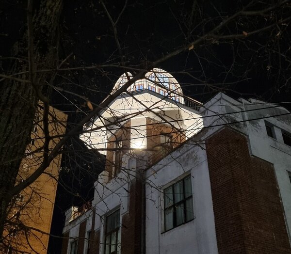     В астрономической башне ивановской гимназии включили подсветку