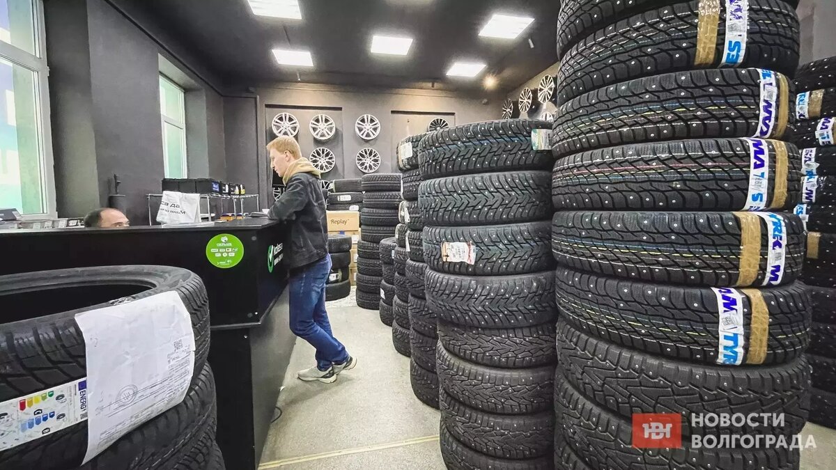     В первый день зимы в 2023 году вступят в силу поправки о запрете автомобильной резины, не соответствующей сезону. Инспекторы ГИБДД получат право штрафовать тех, кто до сих пор не «переобулся».