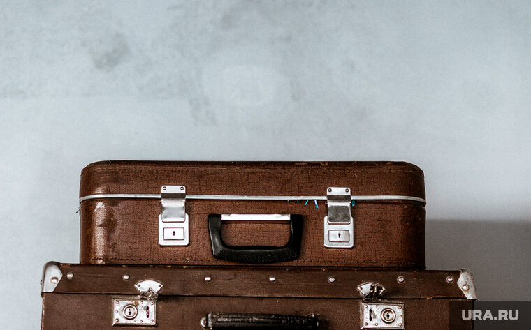    Вартовчанин продает чемодан, внутри которого лежит 39 500 рублей времен СССР