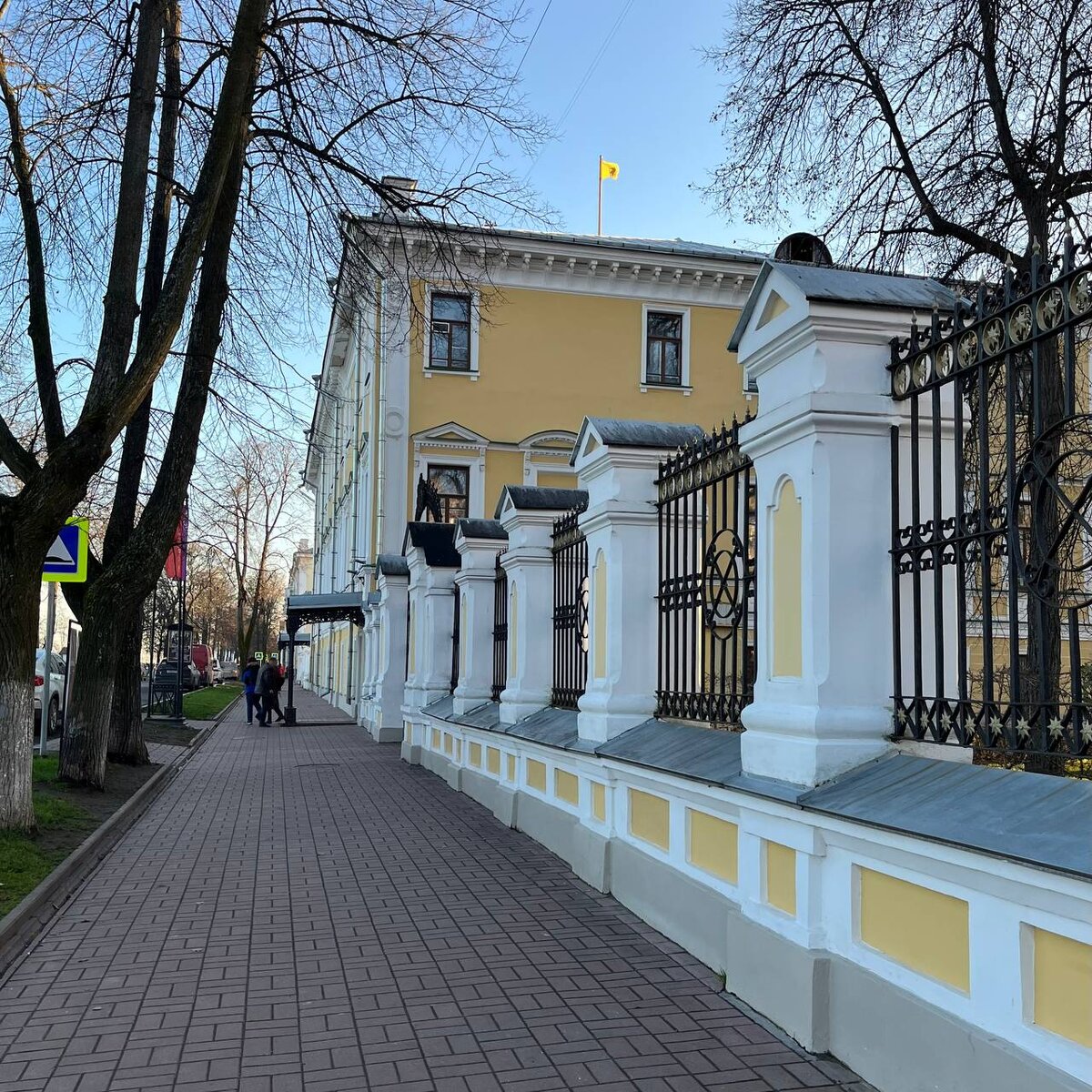 Дом губернатора с набережной Волги. 