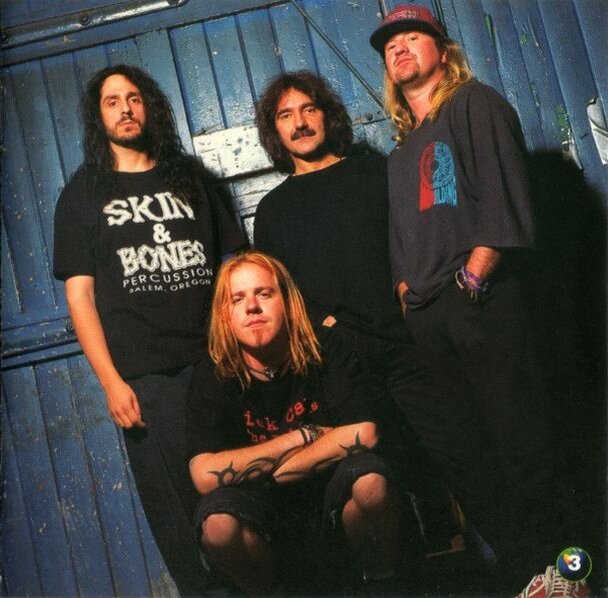 G//Z/R - барабанщик Дин Кастроново, вокалист Буртон Си Белл, Гизи и гитарист Педро Хаус