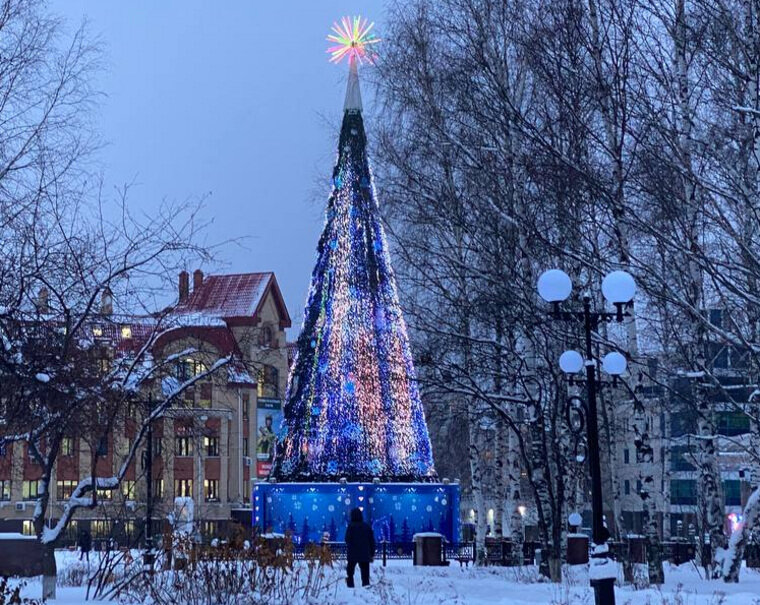    Новогодняя елка в Ханты-Мансийске