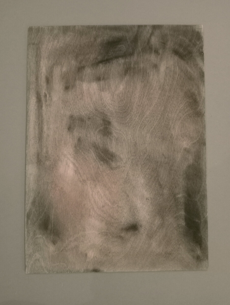 Покрывала не равномерно, что бы пол выглядел "пожившим"😁