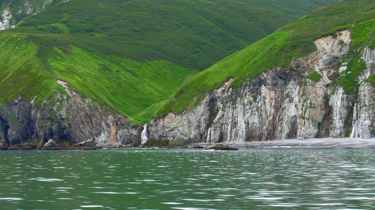 Красотища! Виды, по пути. Авачинский залив. И цвет воды разный какой-то