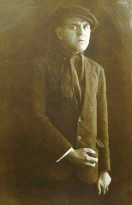 Михаил Савояров  в роли босяка. Почтовая открытка 1915 года