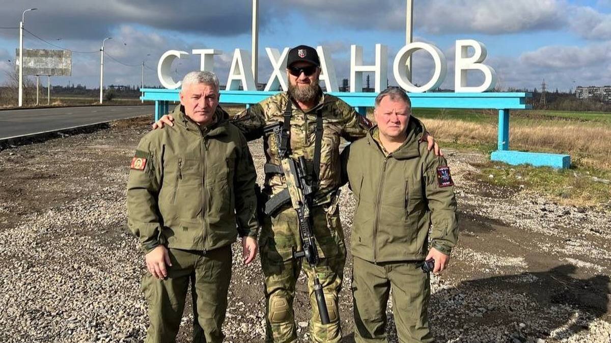    Слева направо: первый вице-президент Союза ММА России Андрей Терентьев, Евгений Гольман и представитель Омского транспортного союза Евгений Борисов / Фото: личный архив