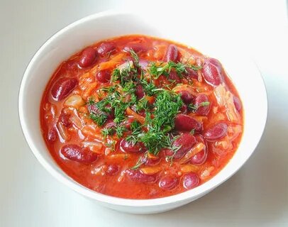 Интересный и очень простой рецепт тушения фасоли в томатном соусе. Гарнир (или основное блюдо) готовится из консервов фасоли и помидоров.