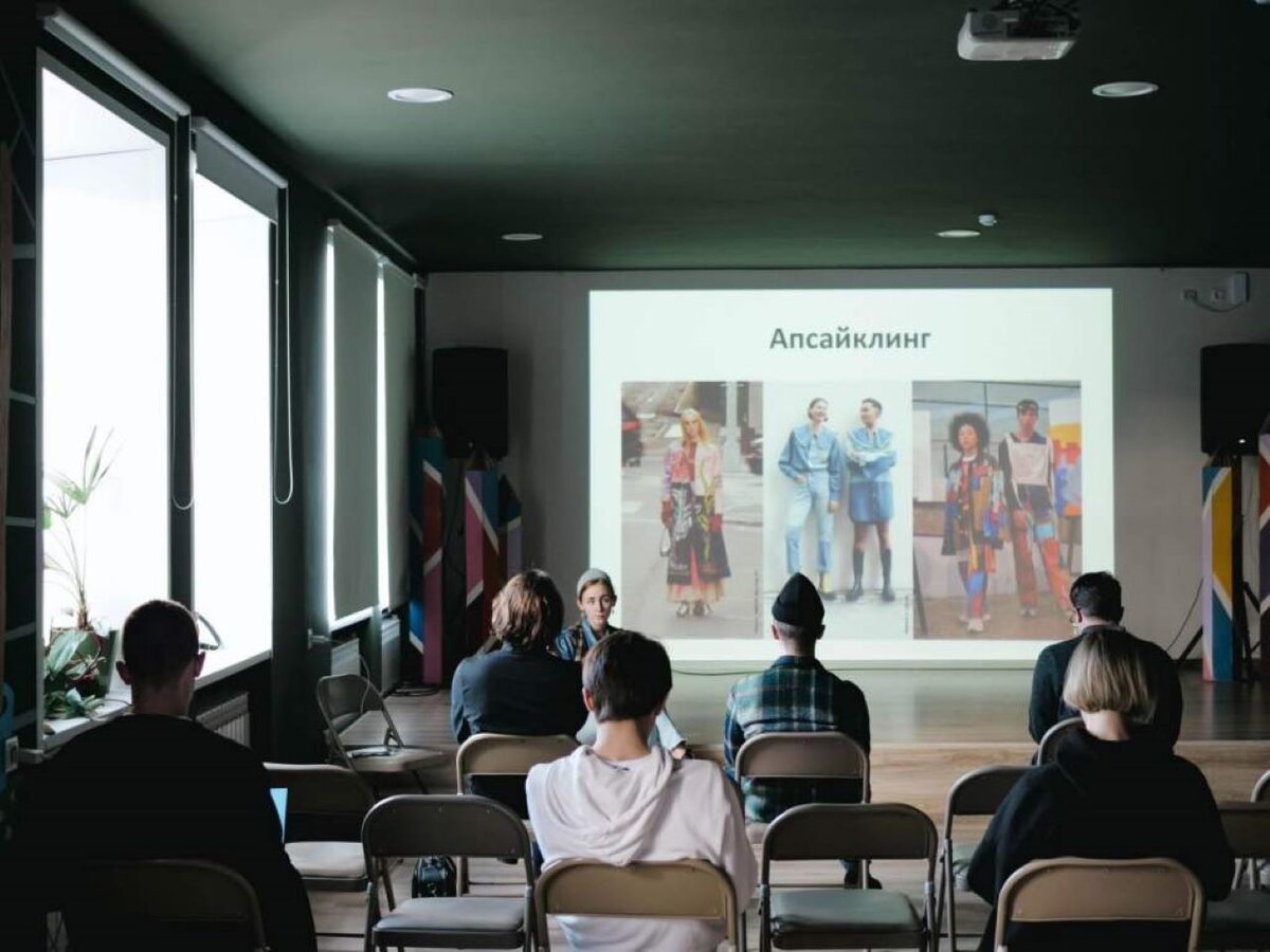    В курском пространстве "Веранда" прошла лекция Анны Симаковой "Вторсырьё и природа"