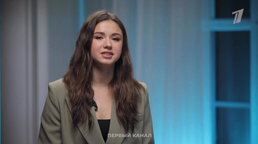 Камила Валиева «пообщалась» с собой 13-летней. Фото: стоп-кадр видео «Первого канала»