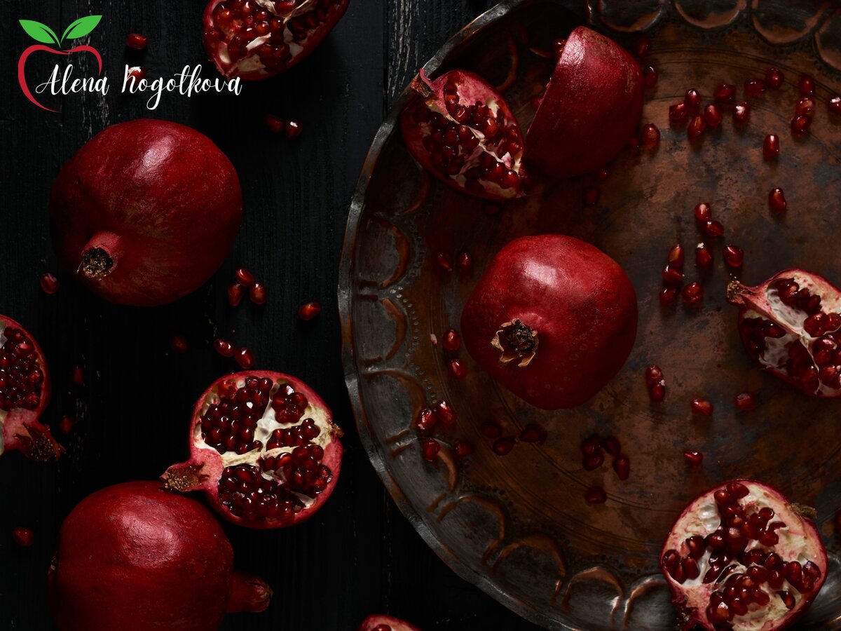 Гранат содержит витамины группы В, РР, С, К, калий, кремний, железо, медь, кобальт.