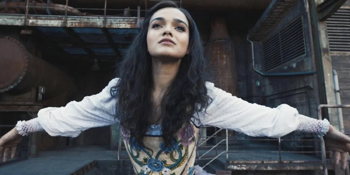 Приквел ко вселенной «Голодных игр», где центральным персонажем стал Кориолан Сноу – президент Панэма.  Действие происходит примерно за 60 лет до событий первого фильма о Голодных играх с героиней Китнисс Эвердин