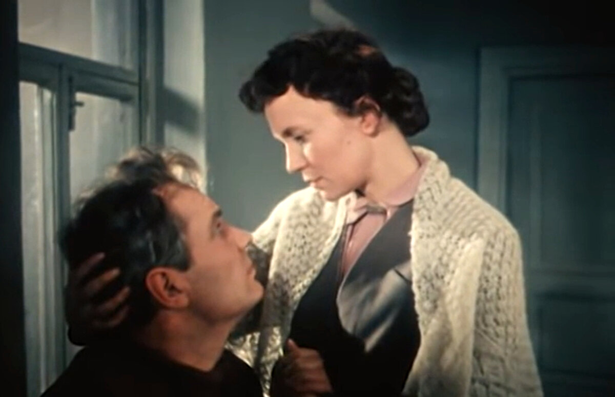 Кадр из кинофильма "Урок жизни", 1955 г., режиссер Юлий Райзман, сценарист Евгений Габрилович, композитор Аркадий Филиппенко (скриншот)