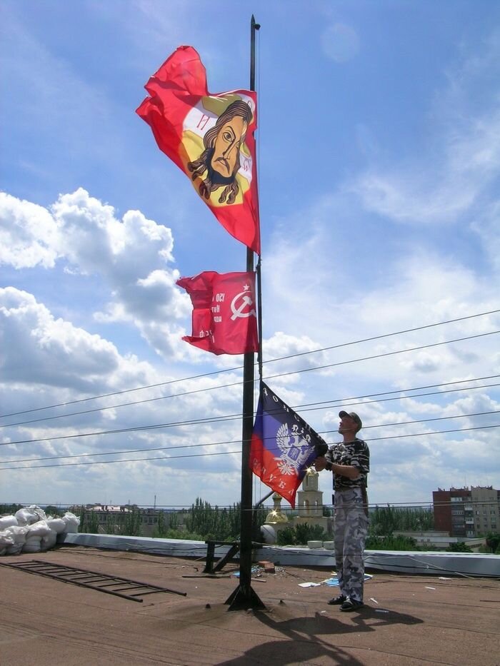 Три знамени в честь Победы