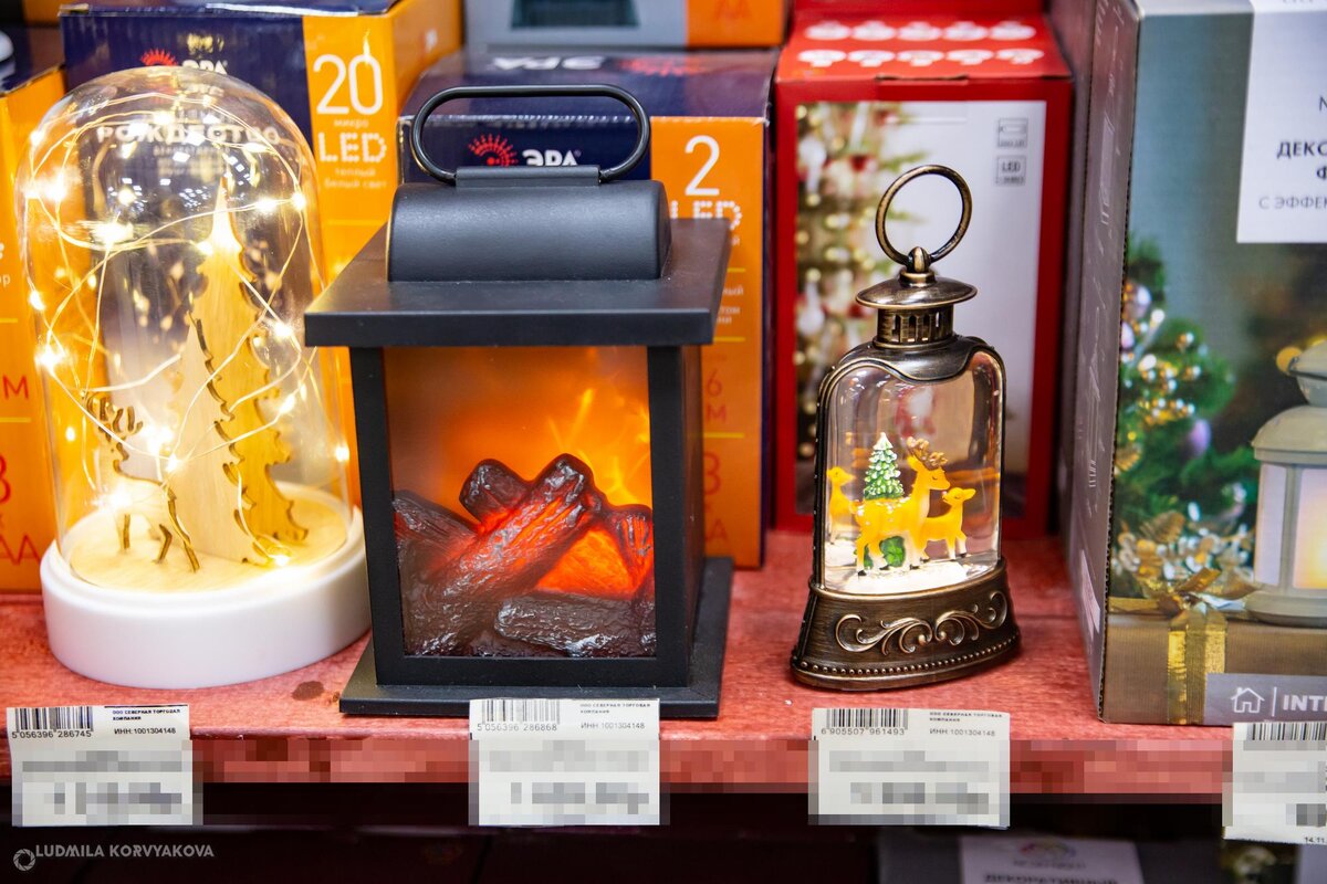    Магазины Петрозаводска торгуют новогодней атрибутикой, сколько стоит новогоднее настроение?