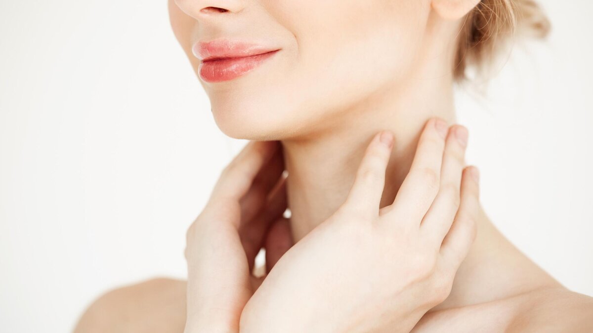    Мешает второй подбородок? Врач раскрыла почему это не только эстетическая проблема© Freepik | cookie_studio