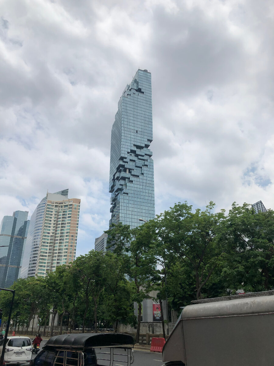 Небоскреб Маханакхон в Бангкоке