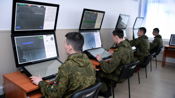 Почему МГУ вынуждает отчисляться студентов с программы подготовки специалистов по информационным войнам. Обложка © ens.mil.ru