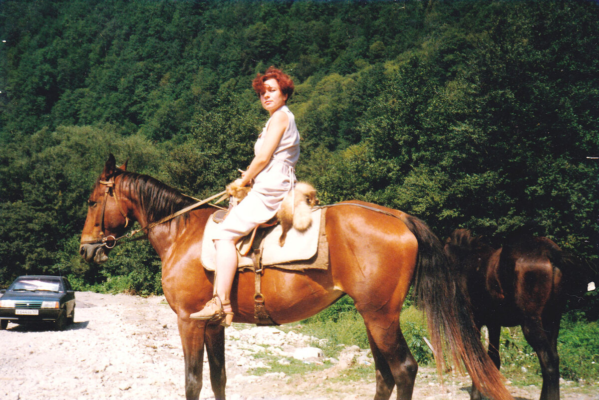 На фото  - я на сочинской Красной поляне в 90-ые годы