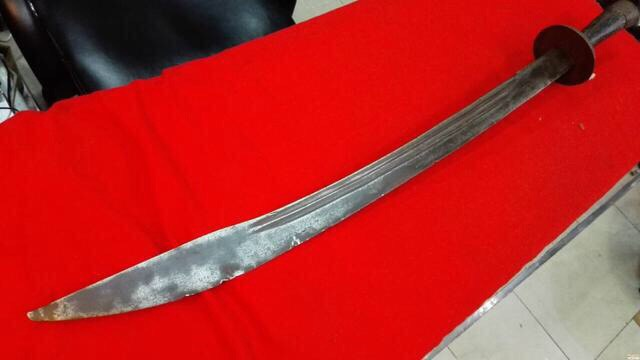 Классические мечи, которые выдавались китайской "полиции" и военным, были без колец. Мечи с кольцами чаще носили аристократы, эстеты или тренирующиеся фехтовальщики