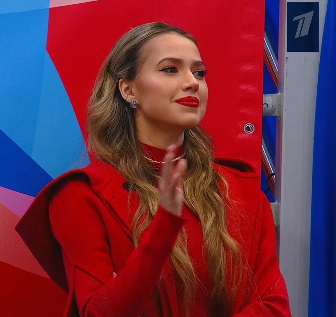 Олимпийская Чемпионка Алина Загитова на Гран При России. Кадр Первого канала
