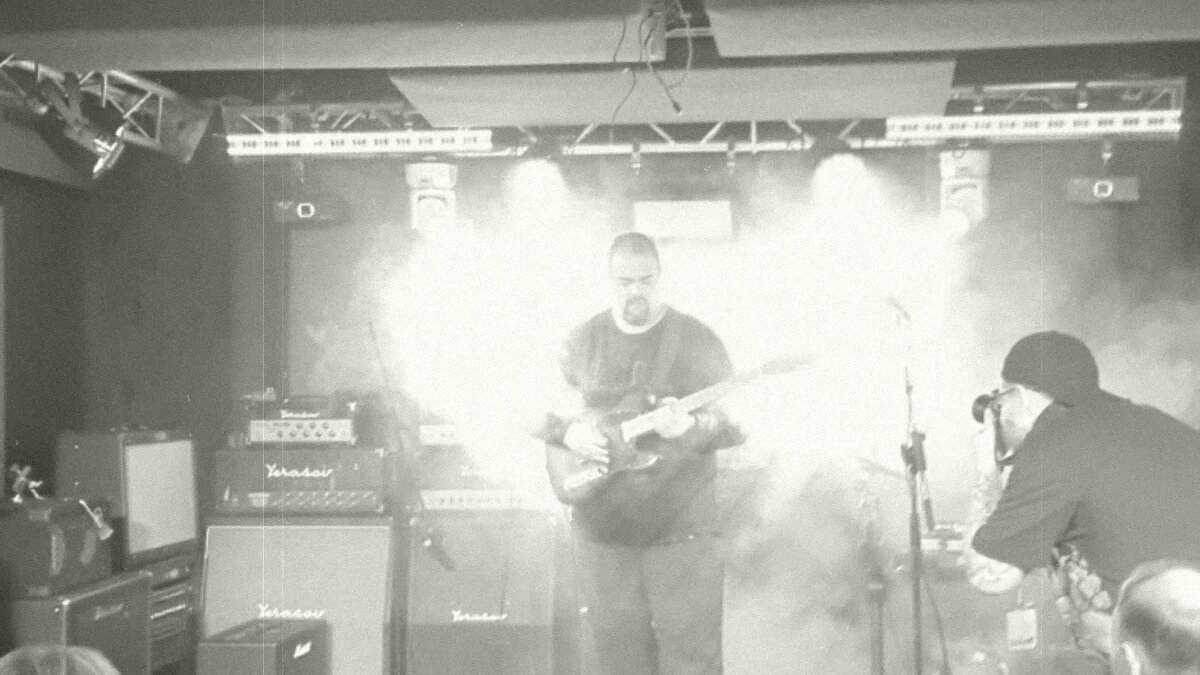 На сцене Гитарного Центра "Guitarget" 26.11.2023 Весь в дыму)))