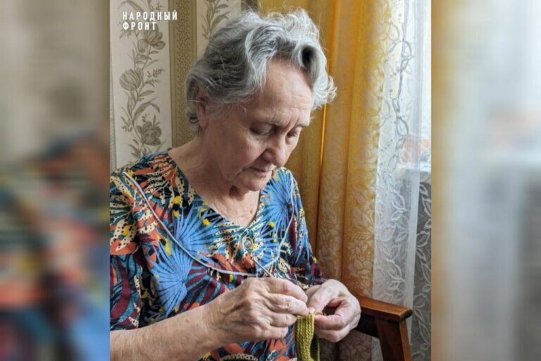    85-летняя Лидия Волкова из Оренбурга вяжет игрушки для ребят из Луганского детского дома Кристина Просвиркина