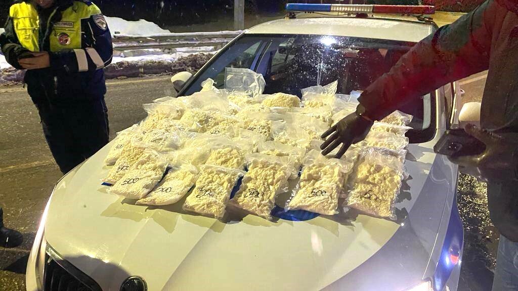    В Югре задержали курьера с крупной партией наркотиков