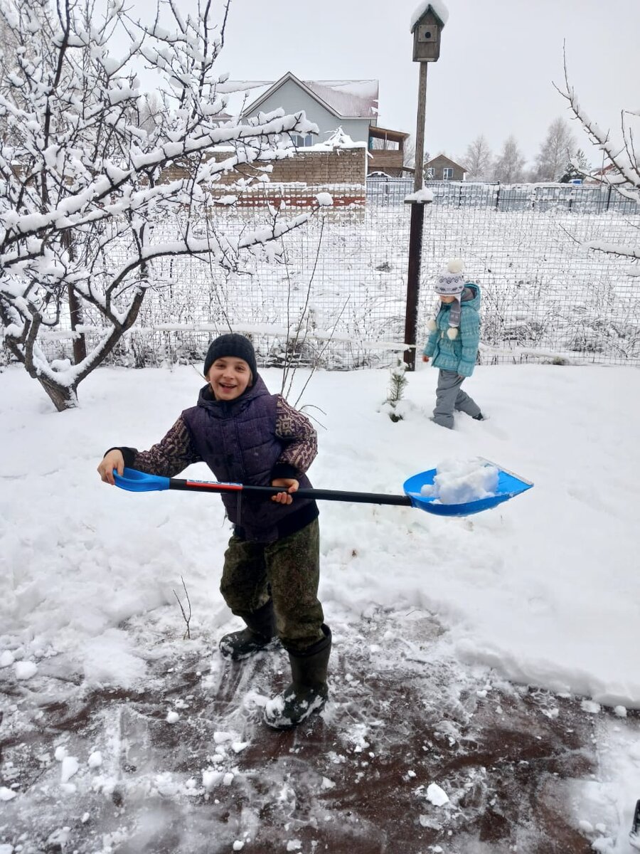 Мартин наконец-то дорвался до лопаты :)