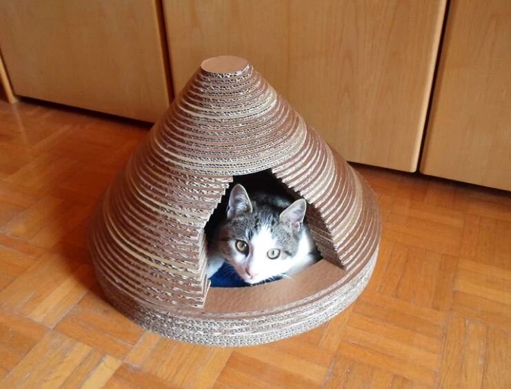    Из картона   
Источник: «Instructables»