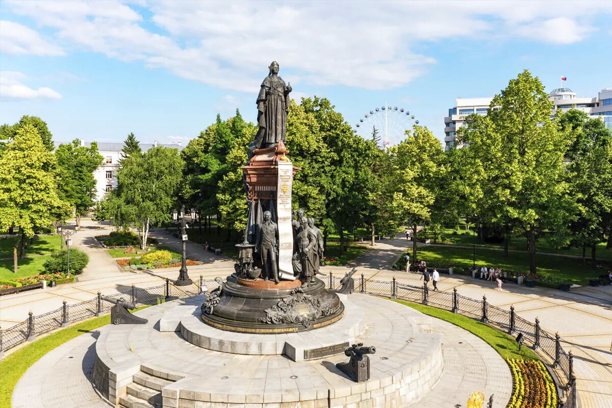 Колокол в Краснодаре памятник на красной