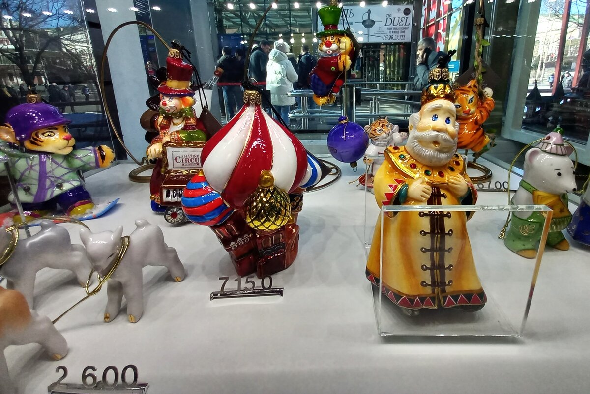 Вот такой Покровский собор я очень хотела купить в прошлом году (тогда стоил 7150 руб.). Но, увы, размер для моей ёлки слишком велик. 