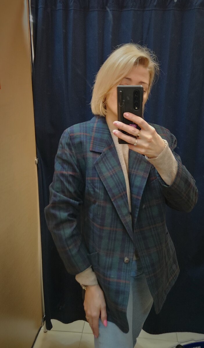 Винтажный пиджак из шерсти, особое удовольствие для ценителей и искателей в секондхенд магазинах.  