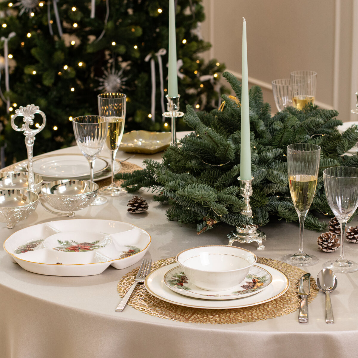 Коллекция посуды "Еловое рождество" от Аура Богемия. Изделия коллекции могут стать прекрасным украшением новогоднего стола или подарком для близких и друзей. 