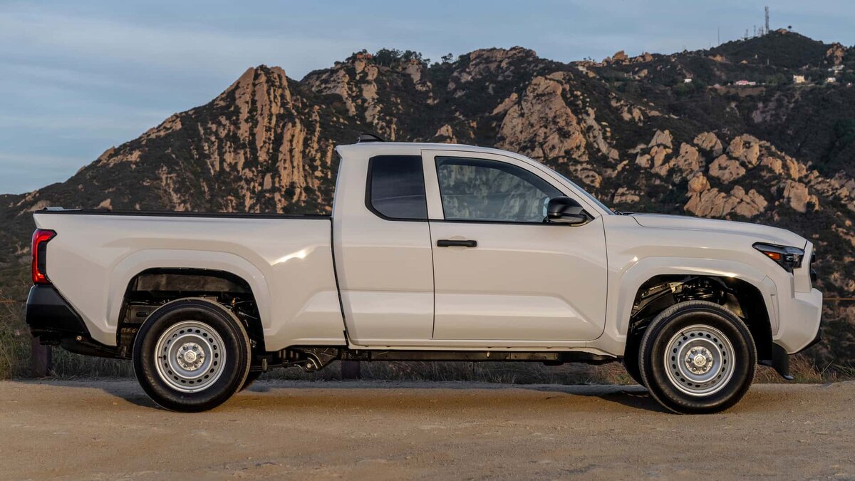 У машины не оказалось даже задних сидений. Странности базовой Toyota Tacoma  2024 | iXBT.com | Дзен