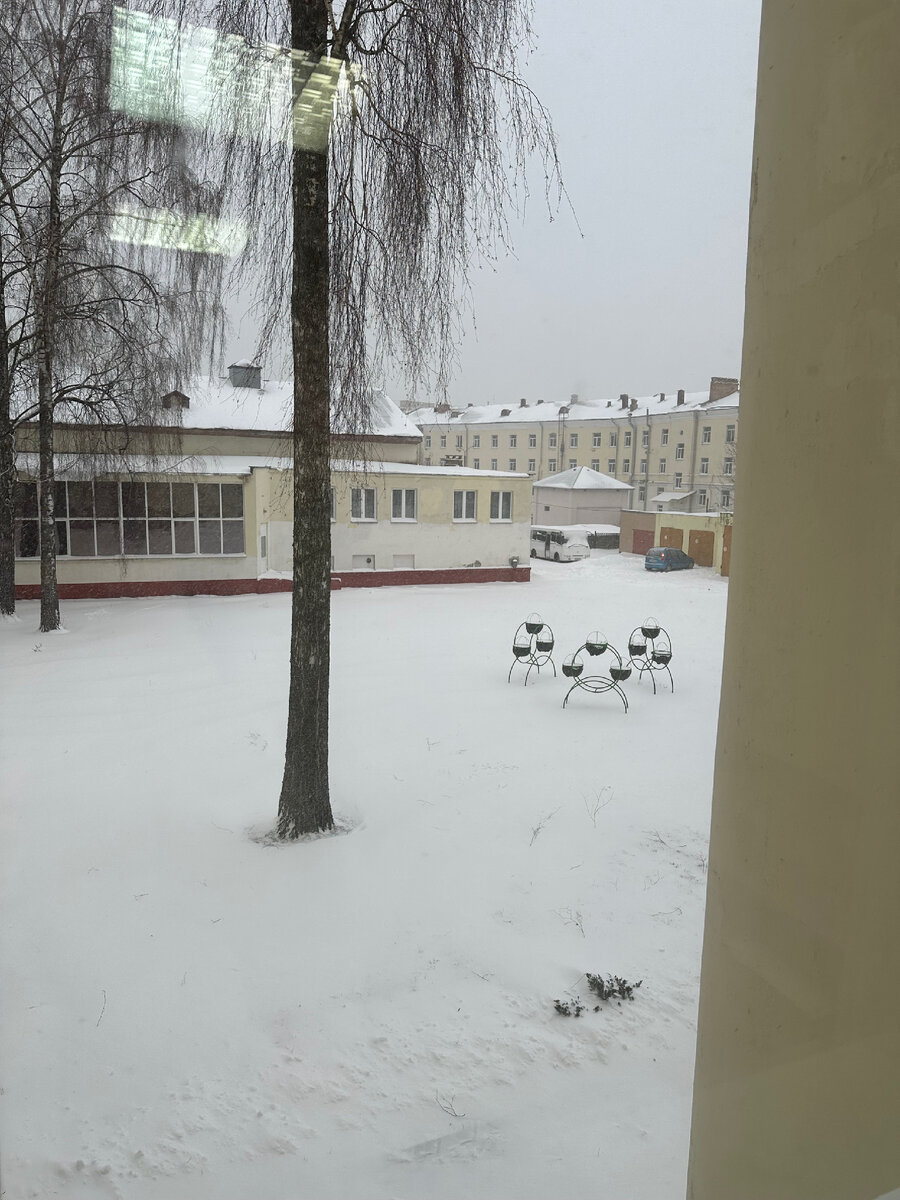 Метёт снег за окном