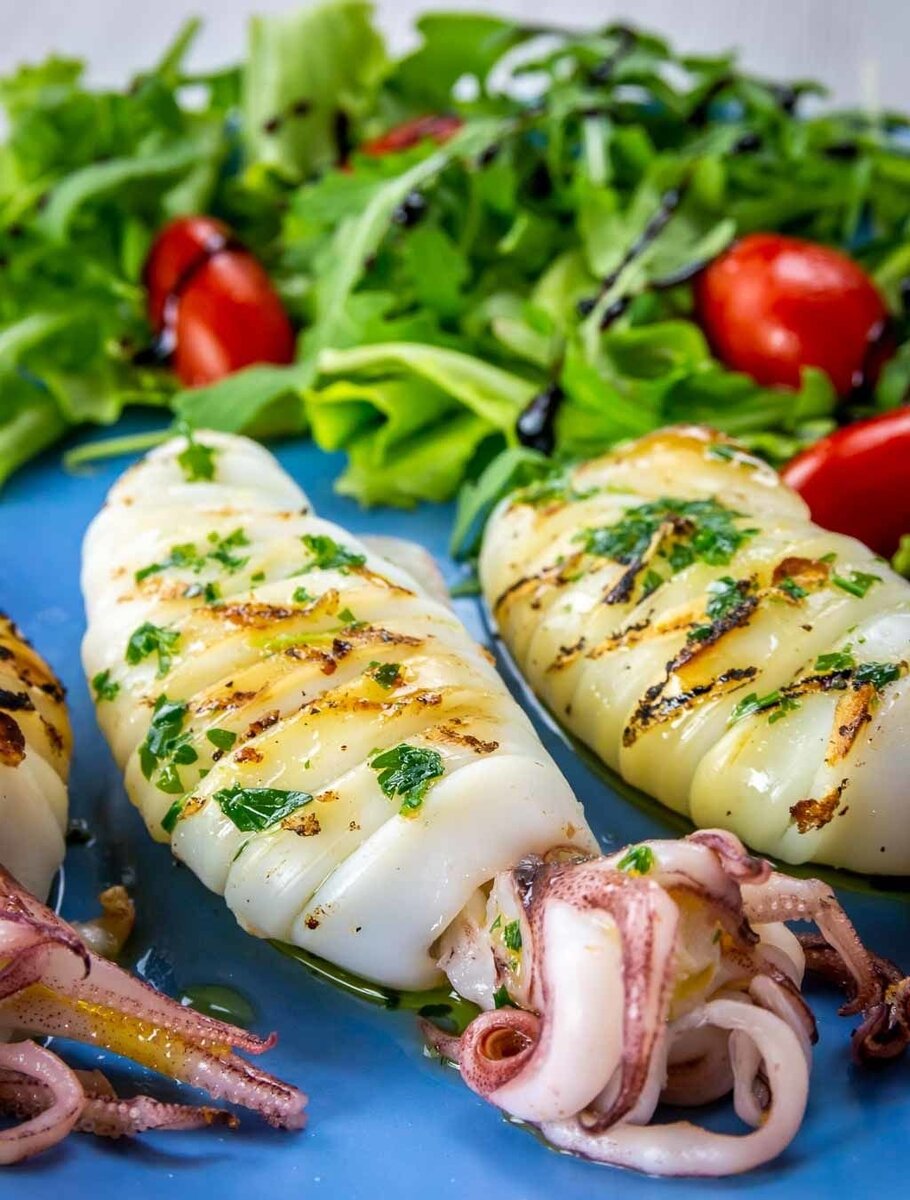 Кальмар фаршированный лангустинами