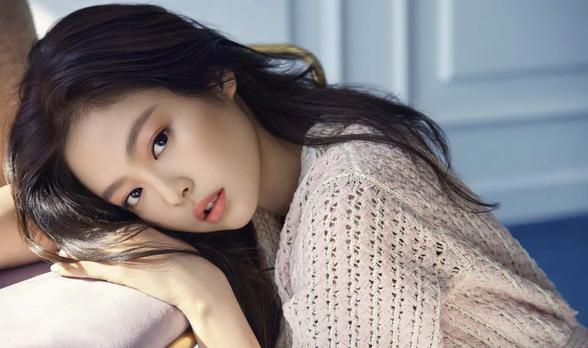 Jennie из группы Blackpink.  