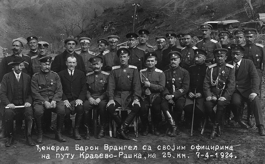 Барон Врангель, основатель Русского Обще-Воинского Союза, с сослуживцами в Югославии