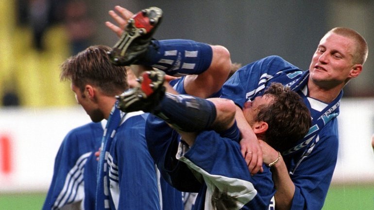    1998 год. Лужники. «Динамо» — «Зенит». Александр Панов празднует победу с игроками.Александр Вильф