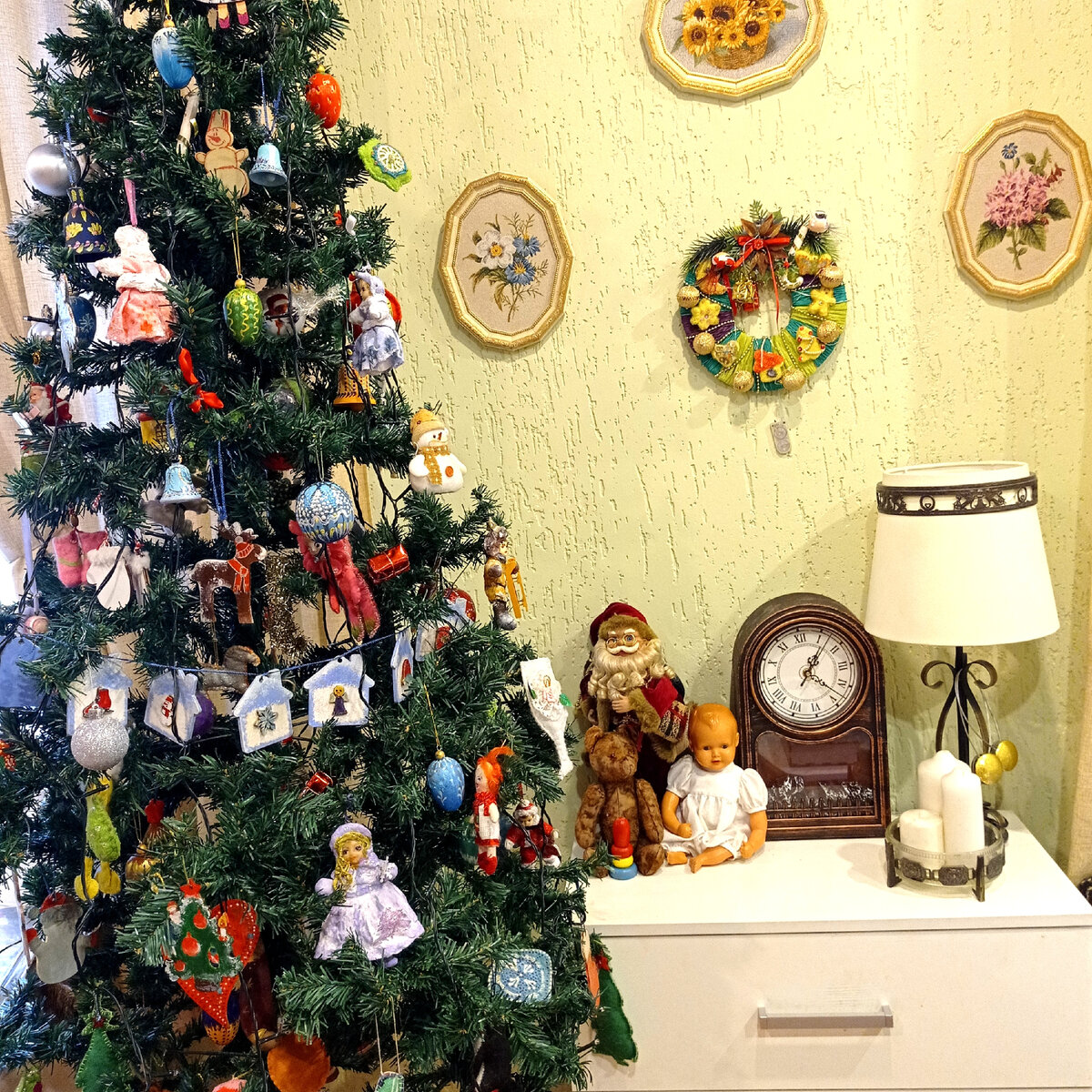 Ёлку нарядила