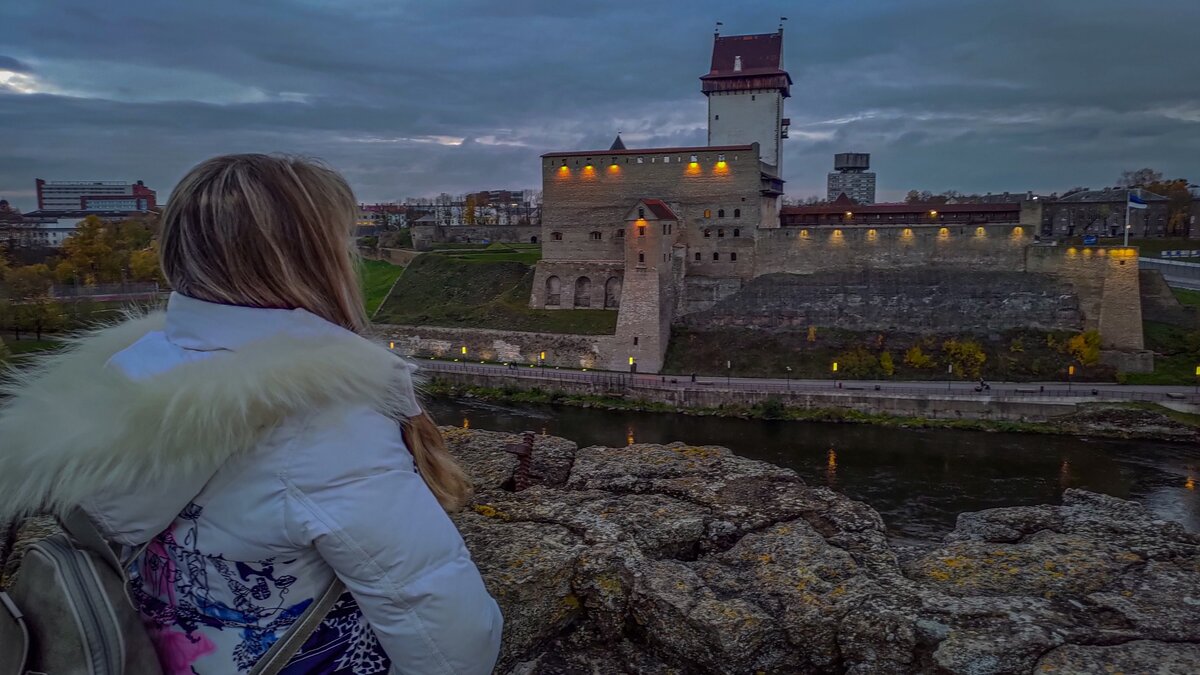 Так это выглядит в реальности. Фото моё. Мы в России, а там уже "бусурмандия"